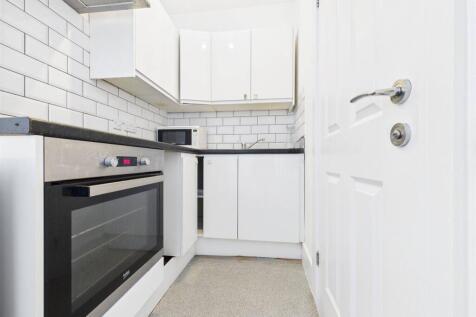 Studio Room: Kitchen