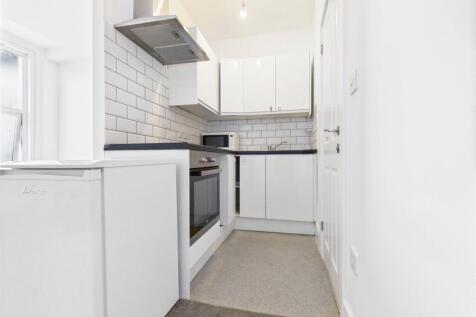 Studio Room: Kitchen