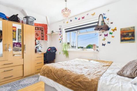 Bedroom-House-To-Ren