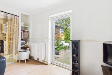 Lounge-House-To-Rent