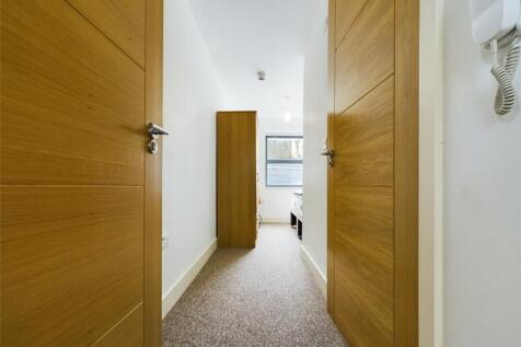 Bedroom-Room-To-Rent