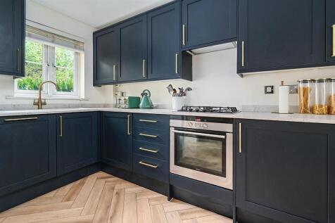 Kitchen 2.jpg