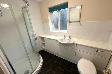 Ensuite.JPG