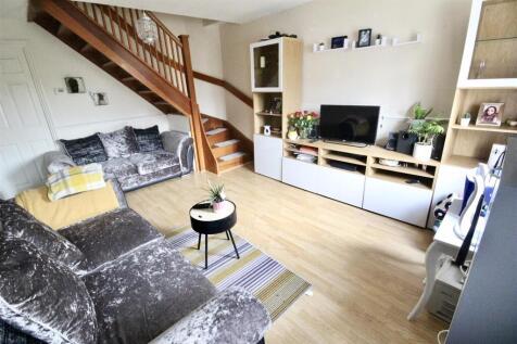 Lounge/Dining Room: