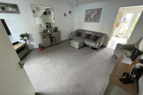 LIVING ROOM.jpg