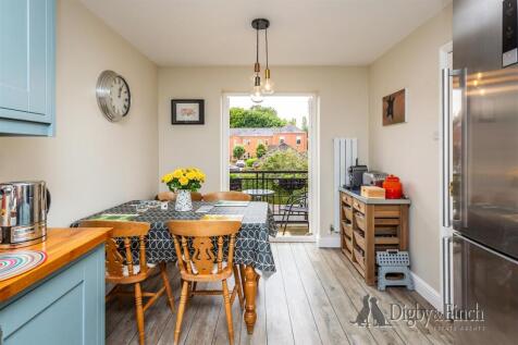 Shaftesbury Avenue, Upper Saxondale, Radcliffe on