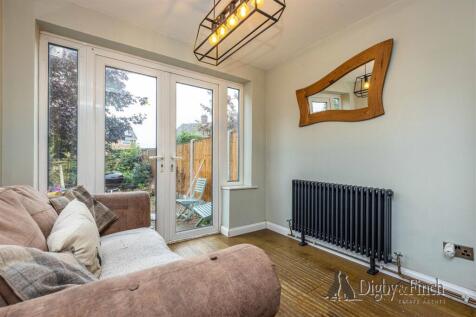 8 Yonge Close, Radcliffe, NG12 2EE-13watermarked.j