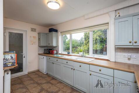 8 Yonge Close, Radcliffe, NG12 2EE-15watermarked.j