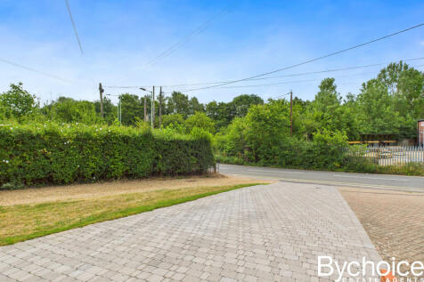 CAM05454G0-PR0022-STILL028