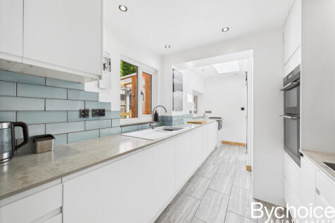 CAM05454G0-PR0022-STILL003