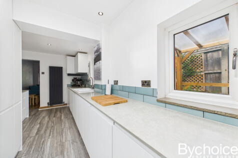 CAM05454G0-PR0022-STILL006