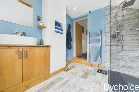 CAM05454G0-PR0022-STILL014