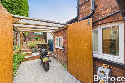 CAM05454G0-PR0022-STILL020