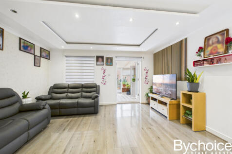 CAM05454G0-PR0063-STILL005