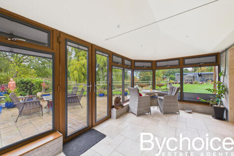 CAM05454G0-PR0065-STILL013