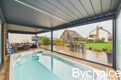 CAM05454G0-PR0065-STILL032