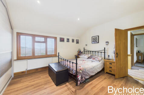 CAM05454G0-PR0065-STILL018