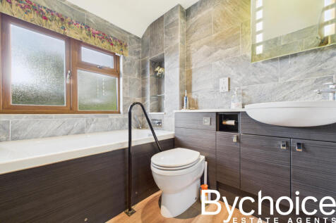 CAM05454G0-PR0065-STILL027