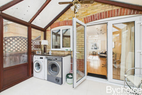 CAM05454G0-PR0069-STILL011