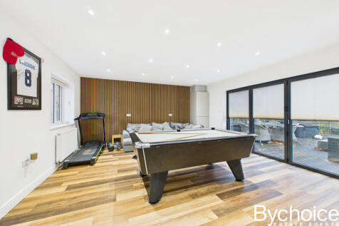 CAM05454G0-PR0070-STILL019