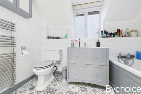 CAM05454G0-PR0070-STILL034