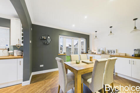 CAM05454G0-PR0070-STILL010