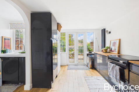 CAM05454G0-PR0072-STILL006