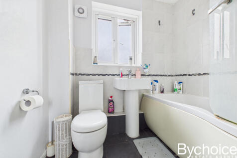 CAM05454G0-PR0076-STILL009