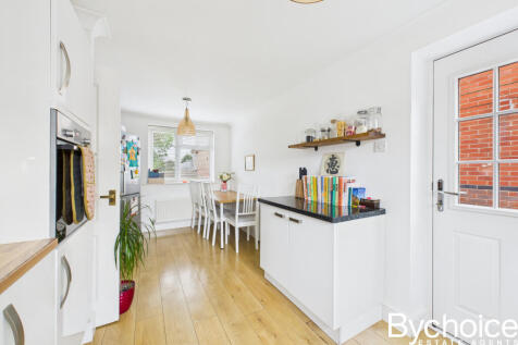 CAM05454G0-PR0077-STILL003