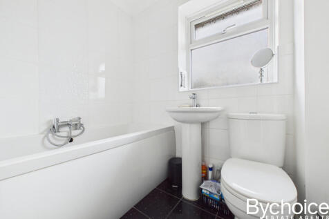 CAM05454G0-PR0077-STILL014