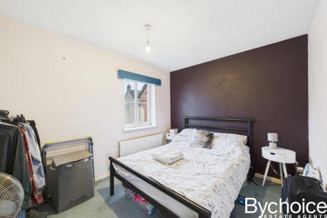 CAM05454G0-PR0083-STILL008