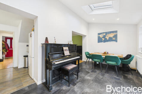 CAM05454G0-PR0083-STILL020