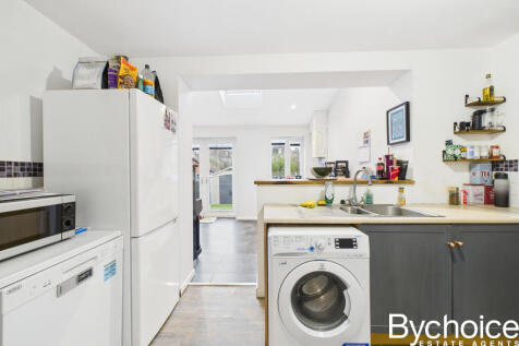 CAM05454G0-PR0083-STILL024