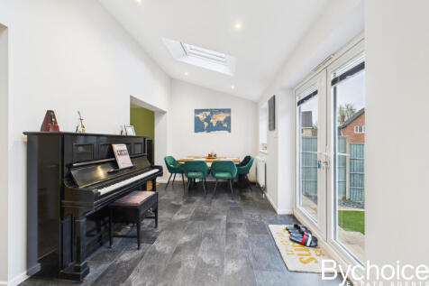 CAM05454G0-PR0083-STILL016