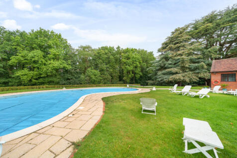 Communal Outdoor Pool