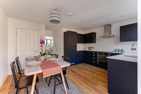 Kitchen/ Dining