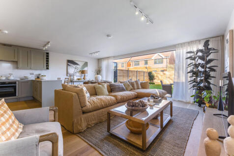 Open plan kitchen/ living