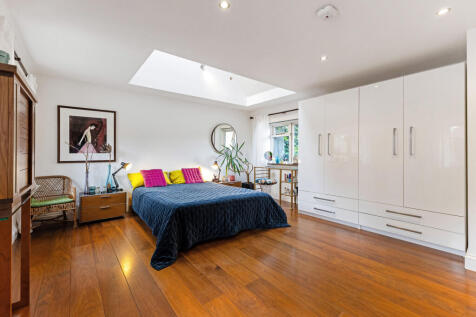 Principal bedroom