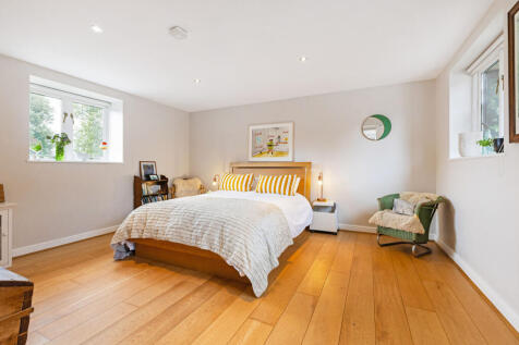 Cottage Principal Bedroom