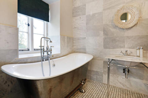 En-suite bathroom