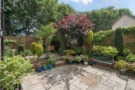 Garden alt