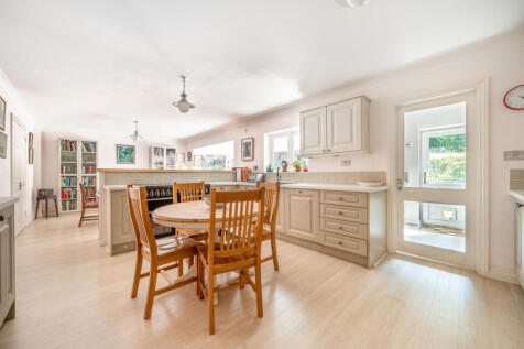 kitchen/dining room
