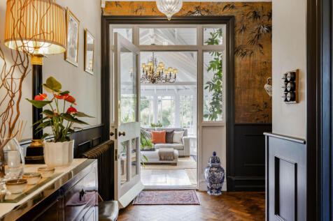 Entrance hall 2