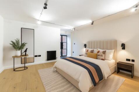 *Please note that the furniture has been virtually staged*