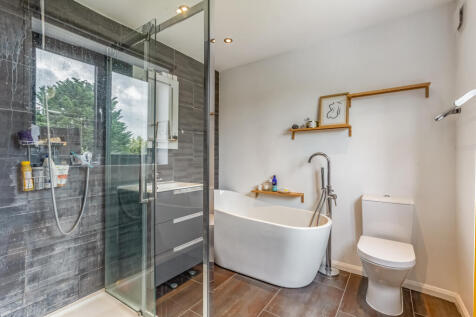 Ensuite Bath/Shower Room
