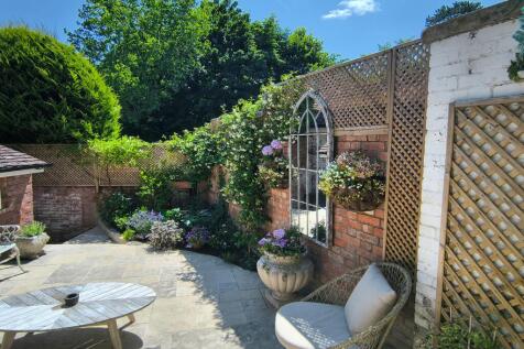 South Facing Courtyard Garden