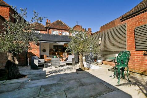 Courtyard towards the house