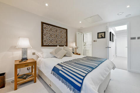 Principal Bedroom to Ensuite