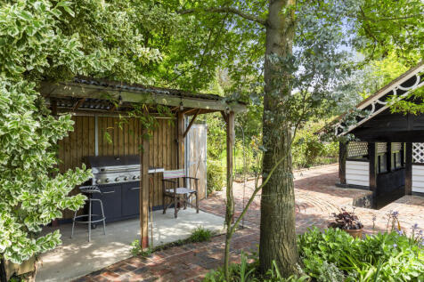 External BBQ Area and Access to Boathouse