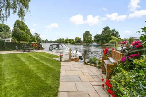 Riverside Garden and Mooring